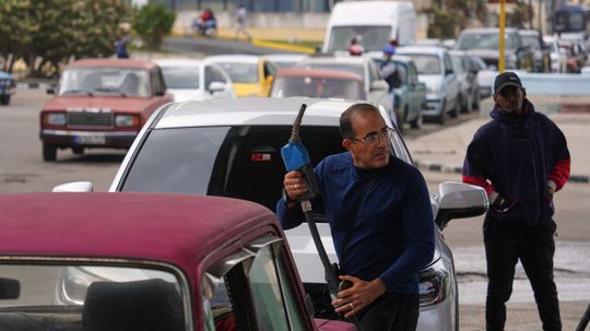 Mexiko vyslalo na Kubu vojnové lode s pomocou. Režim zakázal lietadlám tankovať na ostrove palivo