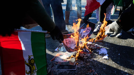 Irán začal hromadne zatýkať reformistov, vrátane významných osobností