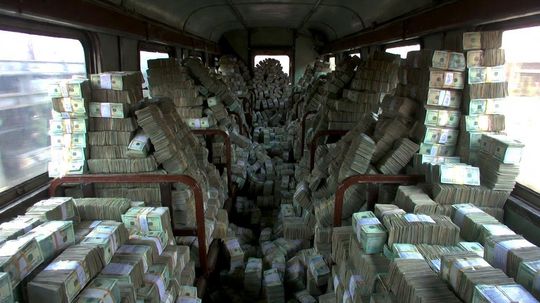 Doba kešu vo svojej megalomanskej podobe. Rusko vlakom poslalo Iránu tony hotovosti