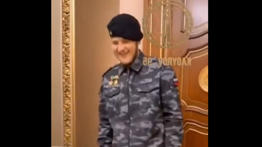 Kadyrovov syn sa prvýkrát po vážnej nehode ukázal na verejnosti. Je „vzkriesený“ no viditeľne chudší