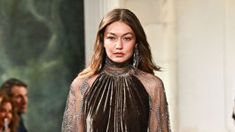 Zbohom, čierny bob, vitaj blond: Gigi určuje trendy 2026, inšpirujte sa strihom aj outfitmi 