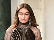 Zbohom, čierny bob, vitaj blond: Gigi určuje...