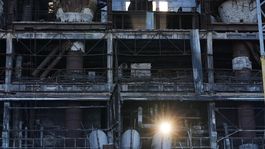 Pohľad na elektráreň spoločnosti DTEK zničenú...