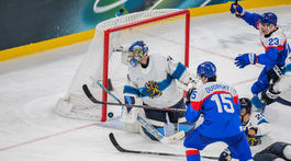 Nechaj mi to, ja to tam dám! Kapitán Slovákov skríkol na Slafkovského, keď vyštartoval ako pitbull. Poplašený Juraj by konal inak