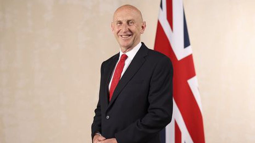 Britský minister obrany John Healey