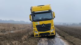 Bulharský kamión na cyklotrase v Senici