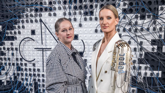 Adela Vinczeová (vpravo) a dizajnérka Terézia...