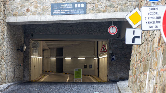 parlamentné parkovisko, parkovanie,