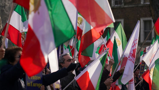 Tajná operácia Trumpovej vlády: Do Iránu prepašovali tisíce Starlinkov po tom, čo režim zablokoval internet