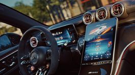 Mercedes-AMG GLC 53 kupé so šesťvalcom - interiér