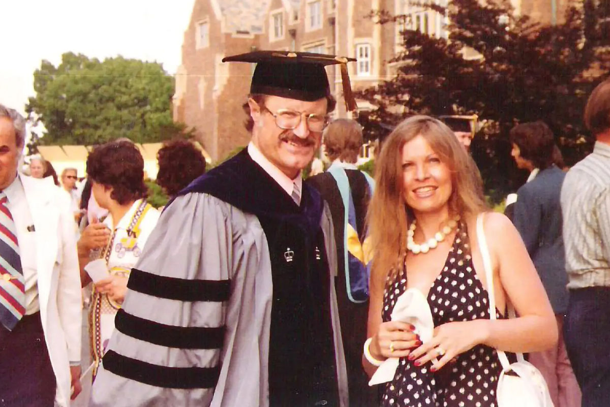 Karel Köcher s manželkou Hanou počas promócie...