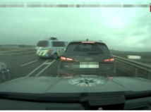 Takto si policajti posvietili na vodiča...