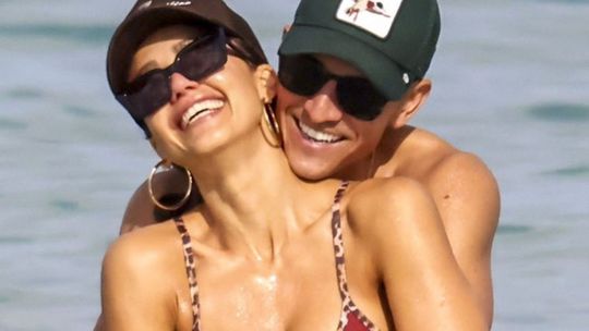 Jessica Alba, Danny Ramirez