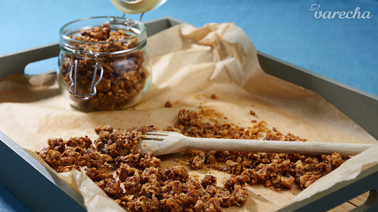 Videotip: Domáci orieškový krokant. Toto je...