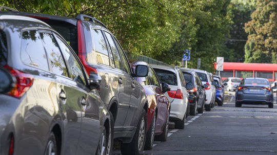 Parkovanie v Bratislave ako zlatá baňa: PAAS vlani priniesol takmer 23 miliónov, vodiči dostali vyše 131-tisíc pokút