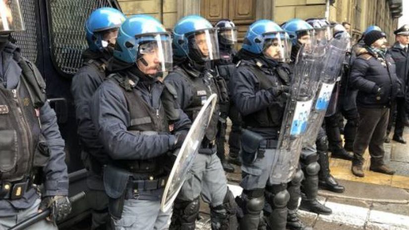 Príslušníci talianskej špeciálnej policajnej...