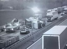 D2, prevrátený kamión