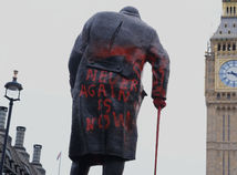 Británia Churchill socha Palestína