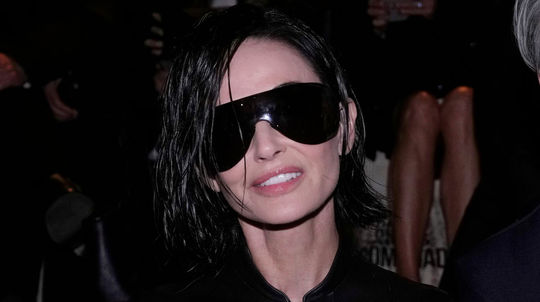 Demi Moore na prehliadke Gucci.