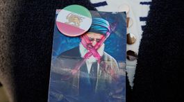 Iránci sa zúčastňujú demonštrácie na podporu...