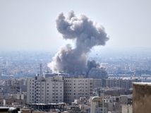 ONLINE: Revolučné gardy sľúbili „najzúrivejšiu odvetu v dejinách“ a spustili útok. Teherán burcuje moslimov po celkom svete