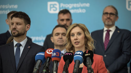 Yar: Ficova vláda odsudzuje útoky, no povoľuje prelety amerických lietadiel do Iránu cez slovenské územie