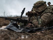 Ukrajinský vojak, vojna, armáda, guľomet