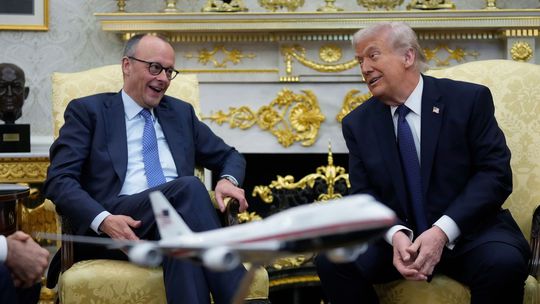 Merz tvrdo skritizoval USA: Irán ponižuje Ameriku, Washington je bez stratégie a v pasci