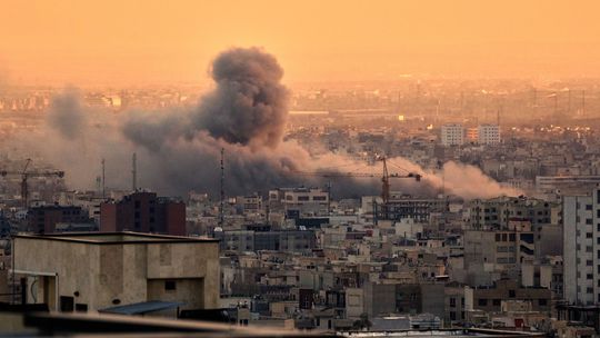 ONLINE: Izrael masívne udiera na Irán aj Libanon, nočné nálety si vyžiadali viacero obetí