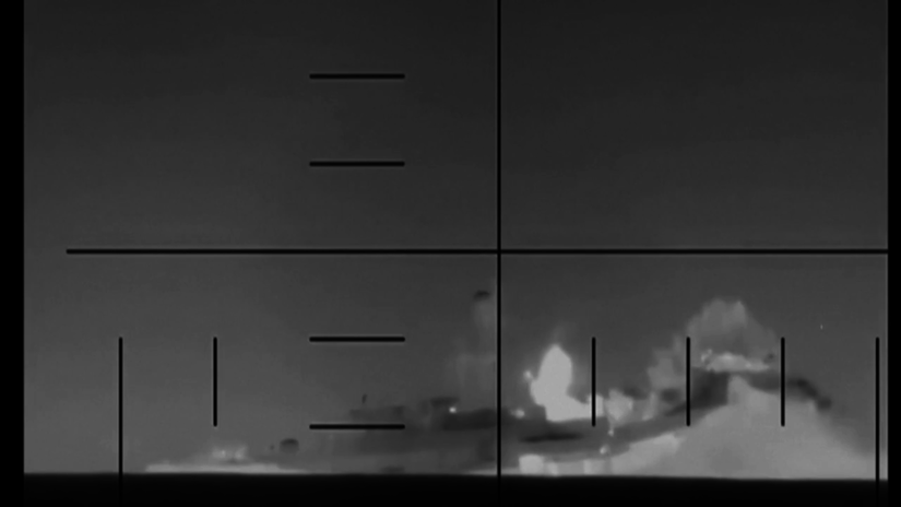 Zasiahnutá iránska fregata IRIS Dena