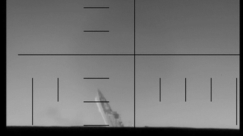 Iránska fregata IRIS Dena smeruje ku dnu