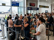 89 prázdnych sedadiel v lietadle. Ryanair...