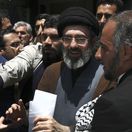 Irán má nového duchovného vodcu. Chameneího syn je ešte tvrdší a brutálnejší ako jeho otec