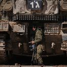 6. deň: Izrael oznámil spustenie útokov na ciele Hizballáhu na juhu Bejrútu. Irán hrozí krajinám EÚ