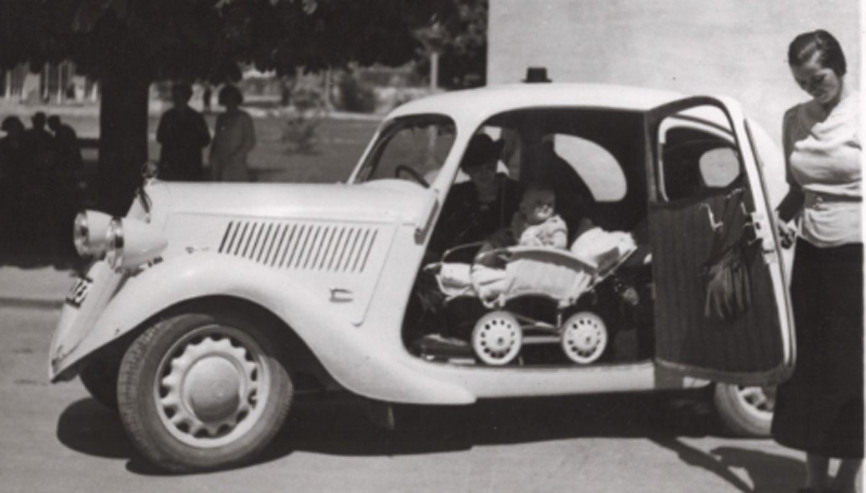 Na snímke je Škoda Popular, ktorá sa začala...