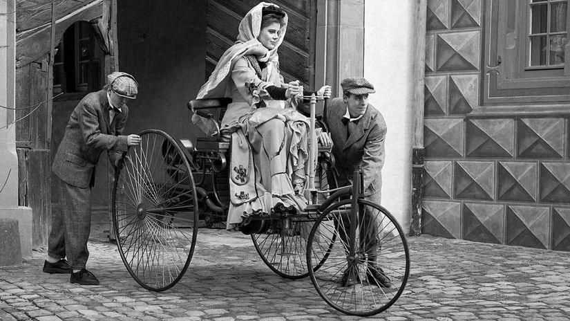 žena, auto, história