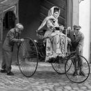 žena, auto, história