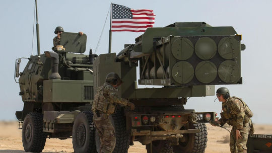 Zásoby amerických zbraní sú vyčerpané, Trump z toho viní Ukrajinu - no tá to obracia vo svoj prospech