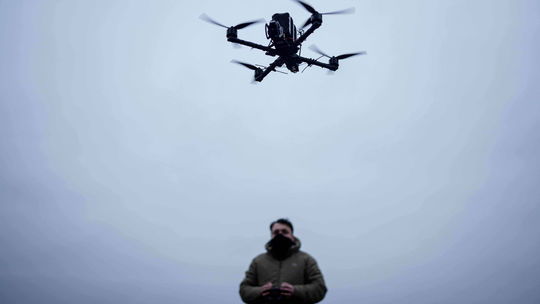 ONLINE: Putinov „ruský Davos“ pod paľbou: protivzdušná obrana pri Petrohrade zostrelila desiatky dronov