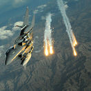 Americké stíhacie lietadlo F-15E Strike Eagle nad Afganistanom v r. 2008