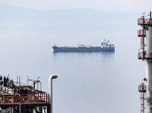 ropa, rafinéria, MOL, tanker,