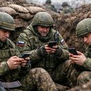 Ruskí vojaci a mobily - obrázok vytvorený AI