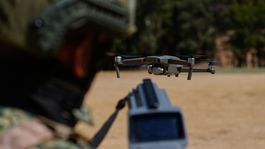 Mexický vojak, dron,