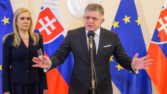 EÚ schválila 90 miliárd eur pre Ukrajinu, Slovensko obnovilo dodávky ropy cez Družbu a Zelenskyj sa zúčastní na samite na Cypre