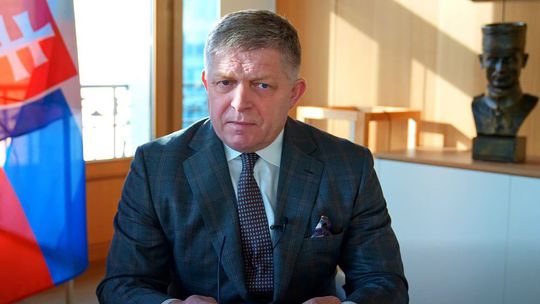 Fico v Rumunsku rokuje o plyne, doma ho vyšetruje polícia za vlastizradu