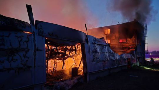 „Vzali sme vaše tajné dokumenty.“ Radikáli po požiari v Pardubiciach vydierajú zbrojovku a hrozia ďalším firmám
