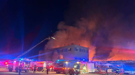 Česká polícia zadržala štvrtú osobu podozrivú zo založenia požiaru v Pardubiciach