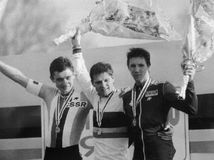 Emigroval a otec sa s ním prestal baviť....