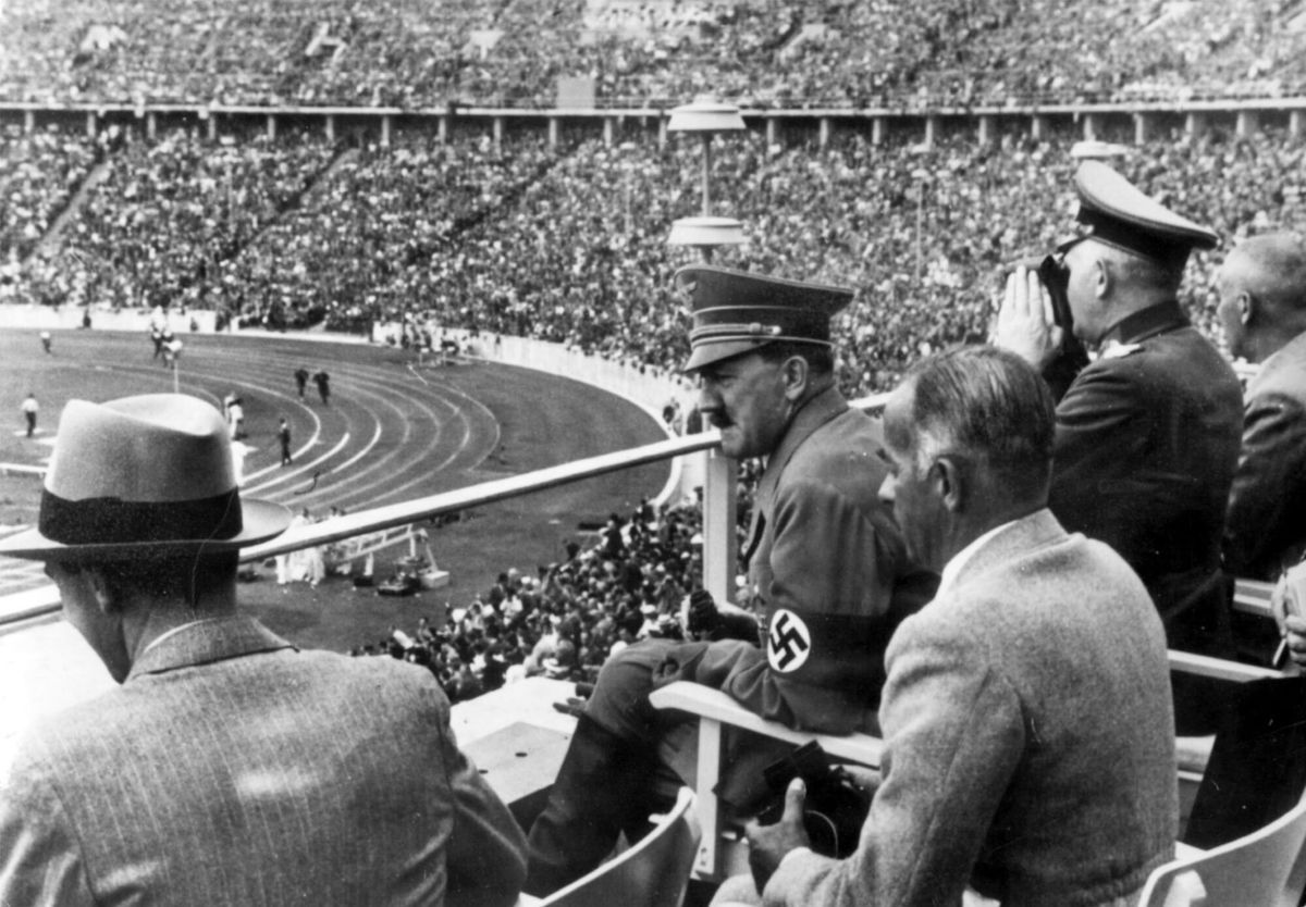 Adolf Hitler (na snímke z letnej olympiády v...