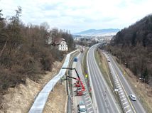 cyklolávka, Brezno, stavba